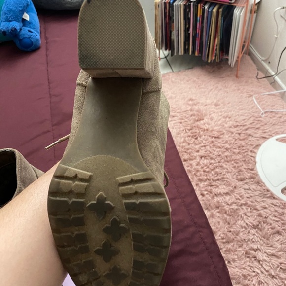 Adorable Booties! - Picture 3 of 4